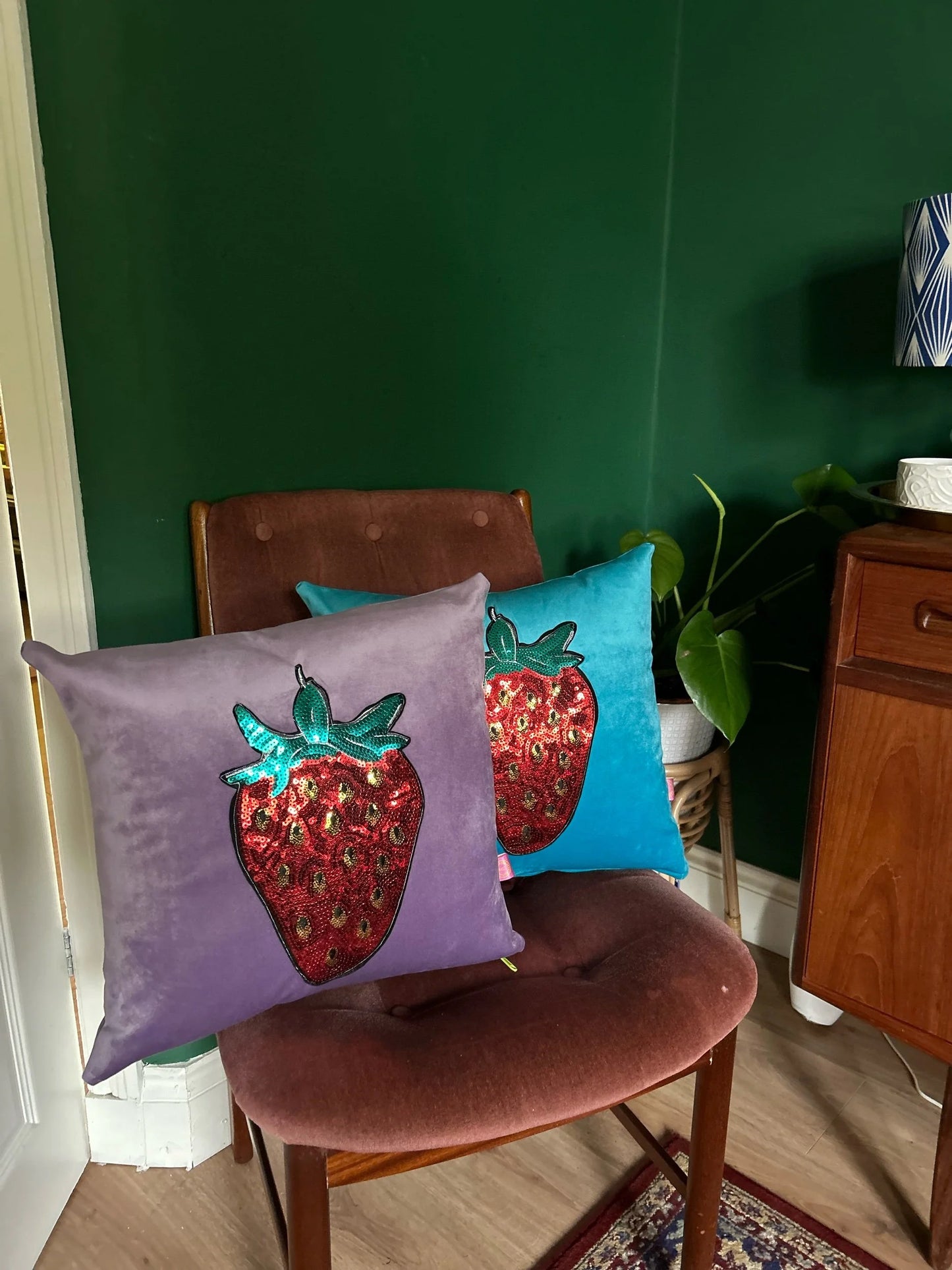 Strawberry velvet cushion-SQ2380819