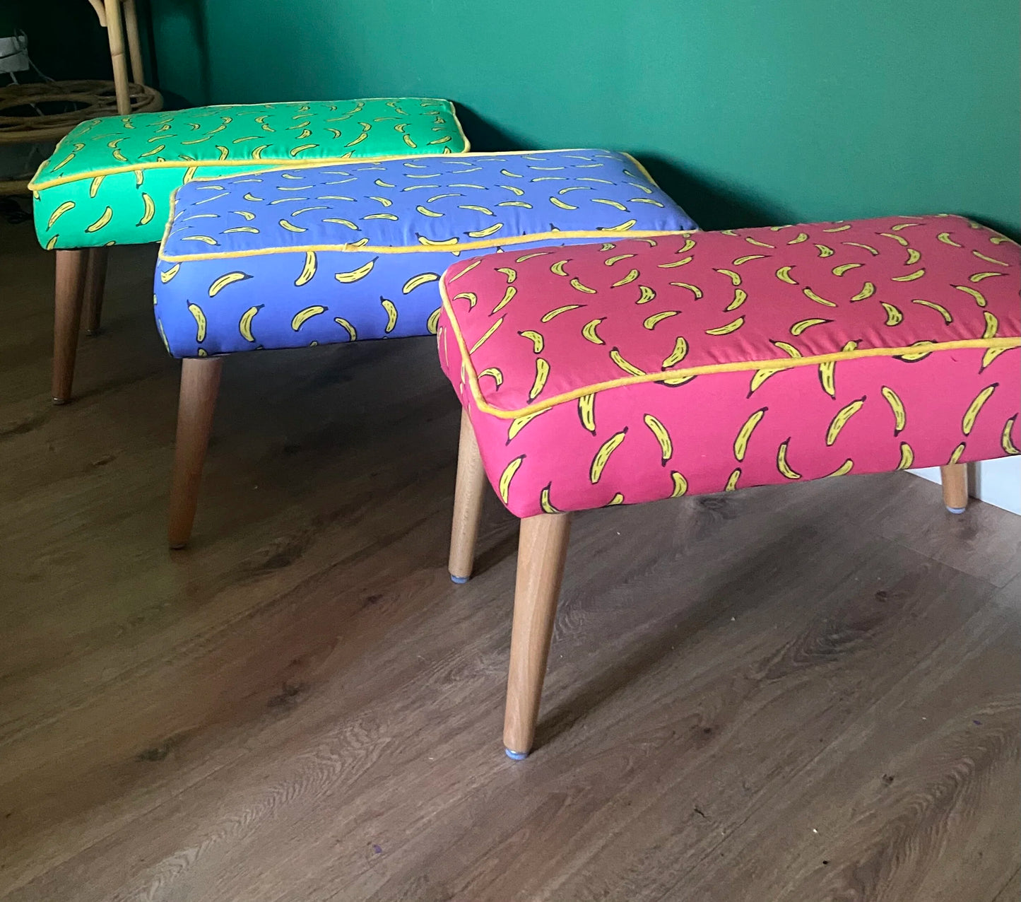 Banana footstool-SQ2875594