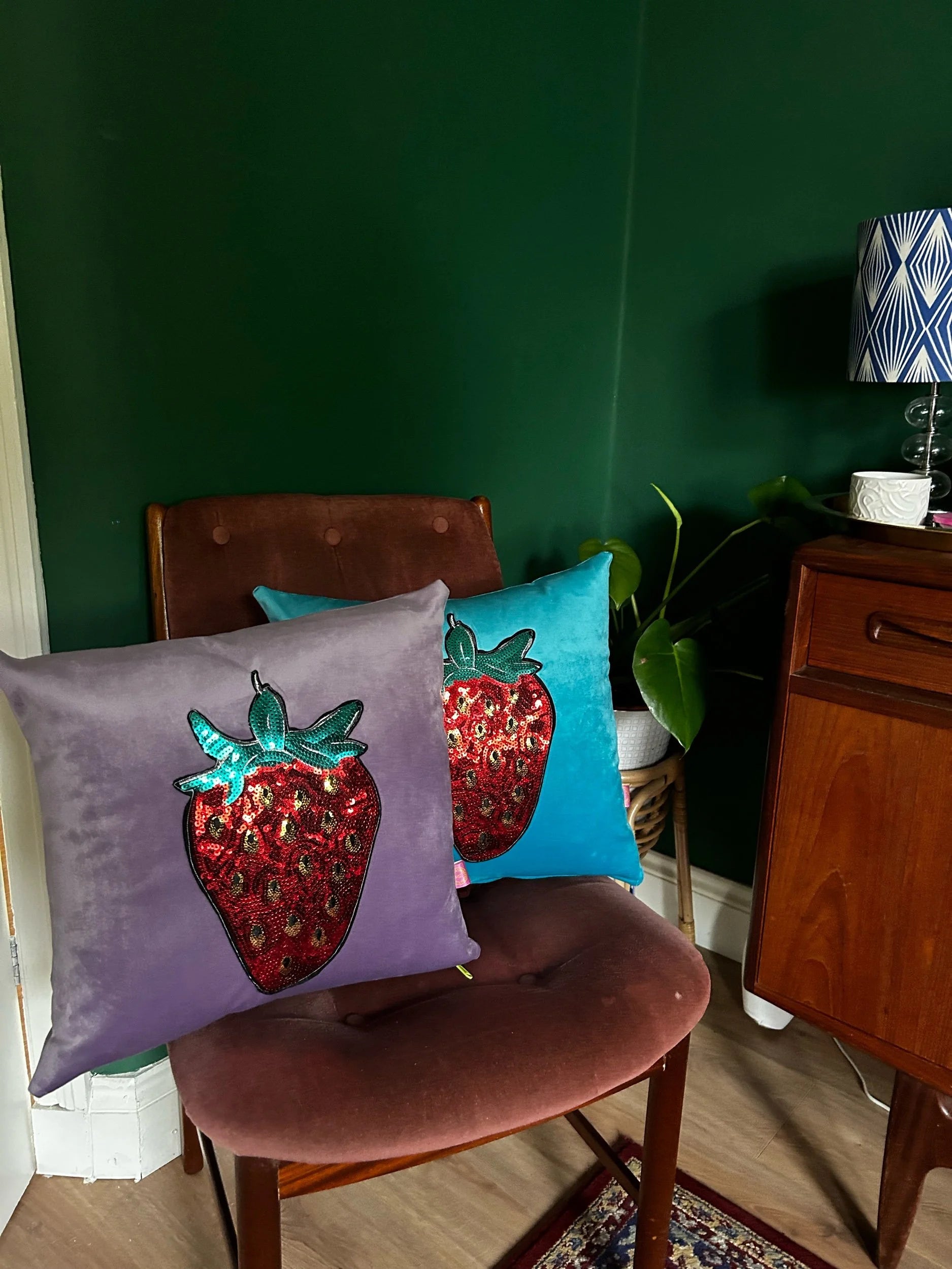 Strawberry velvet cushion-SQ2380819