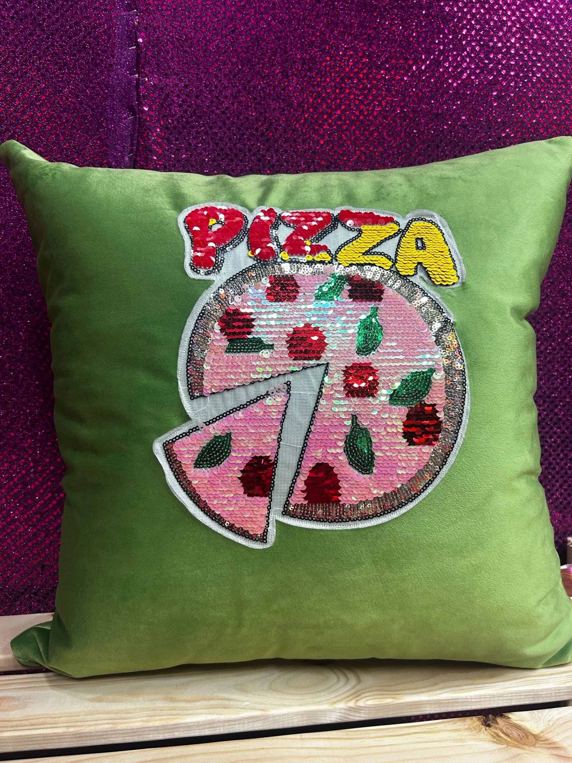 Pizza velvet cushion