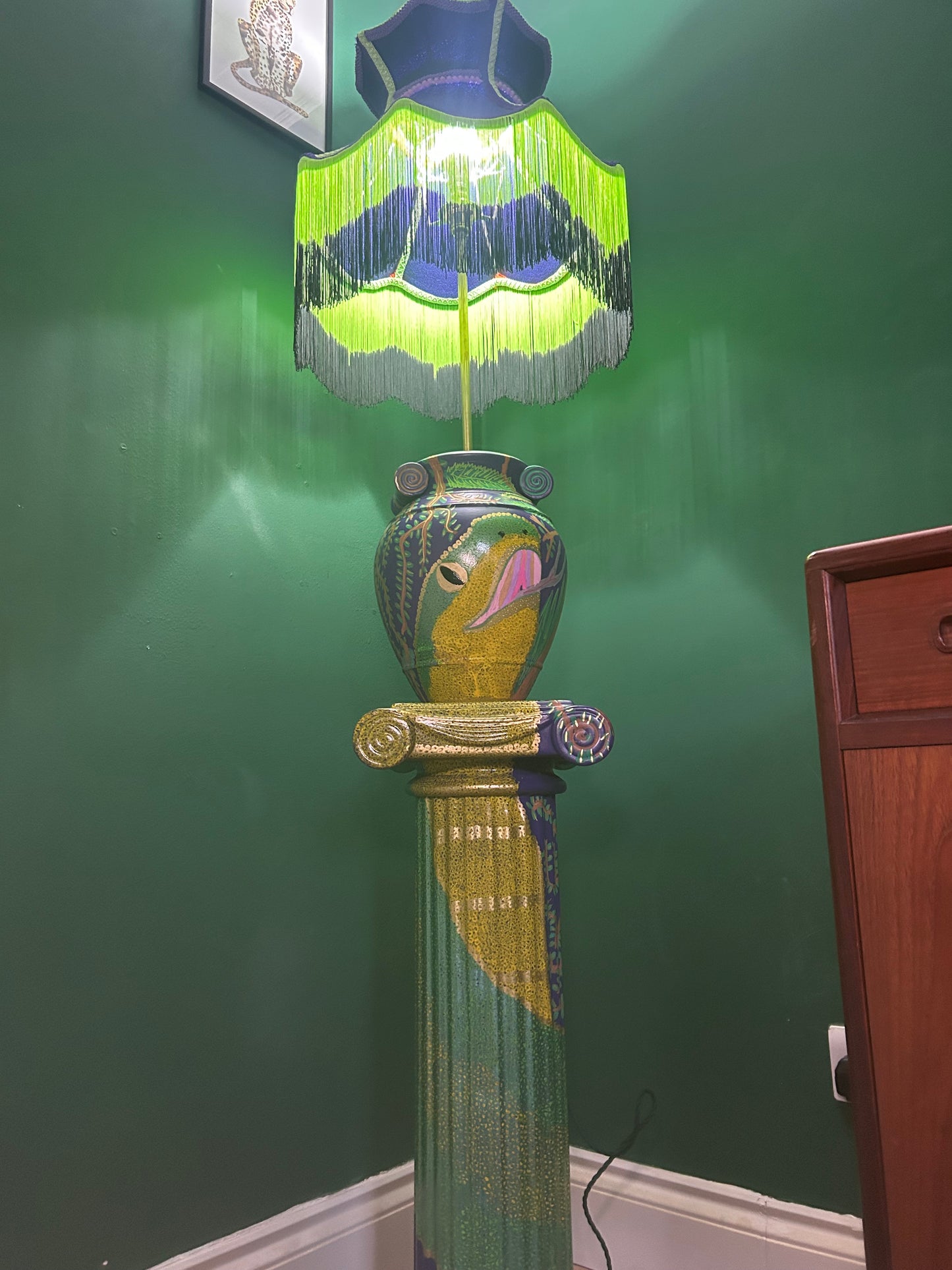 Snake lamp with crown lampshade