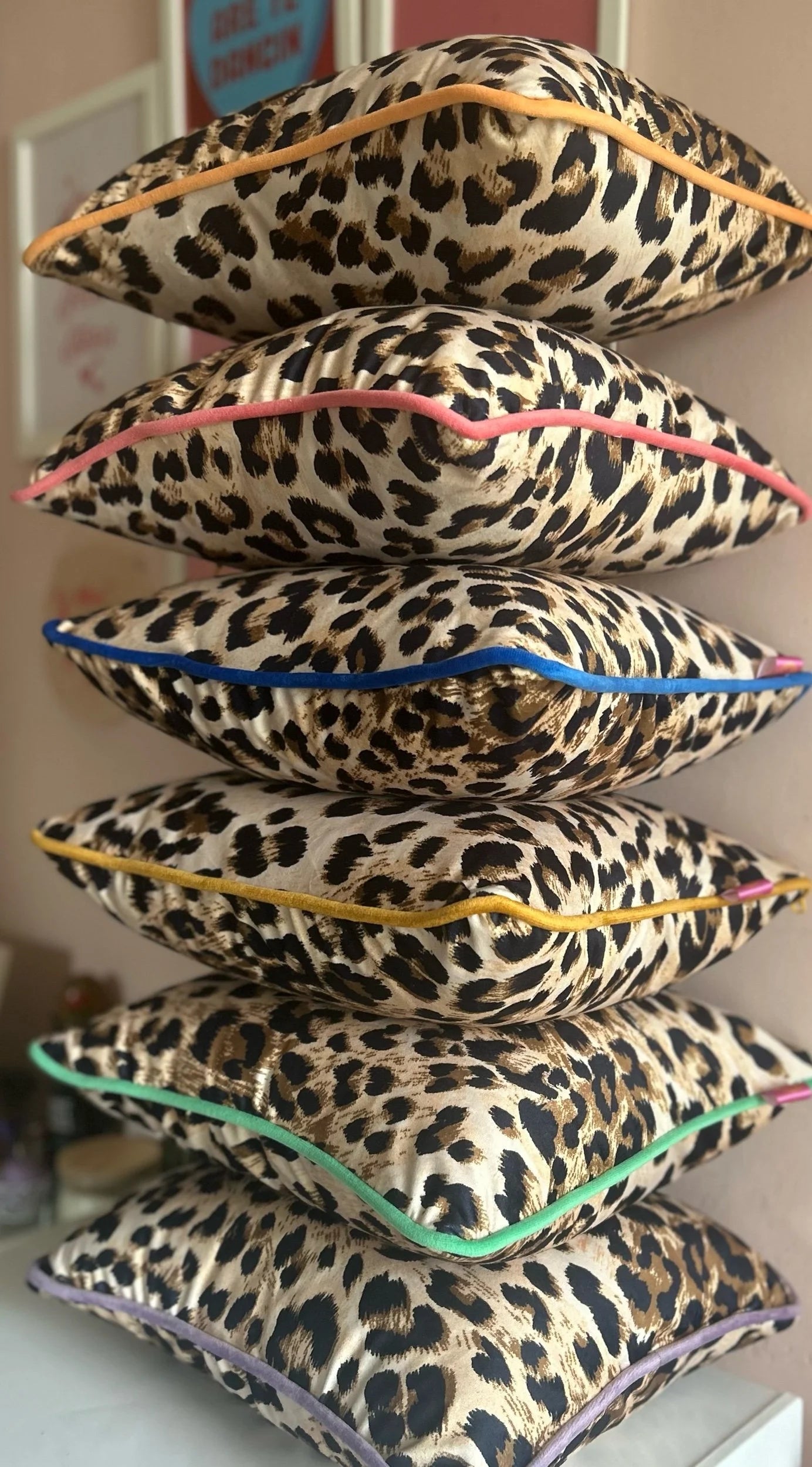 Colourful leopard cushions-SQ1226540