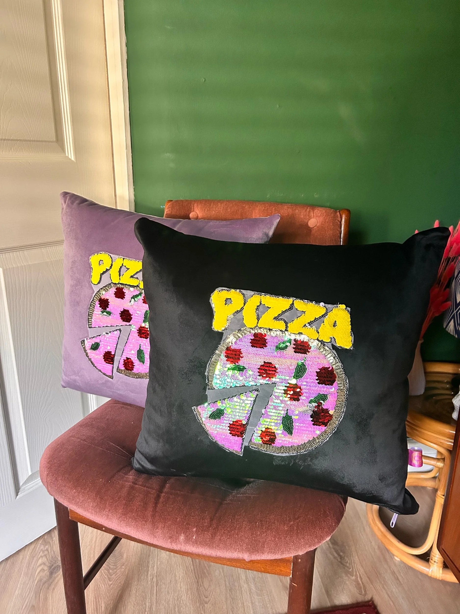 Pizza cushions-SQ4943673