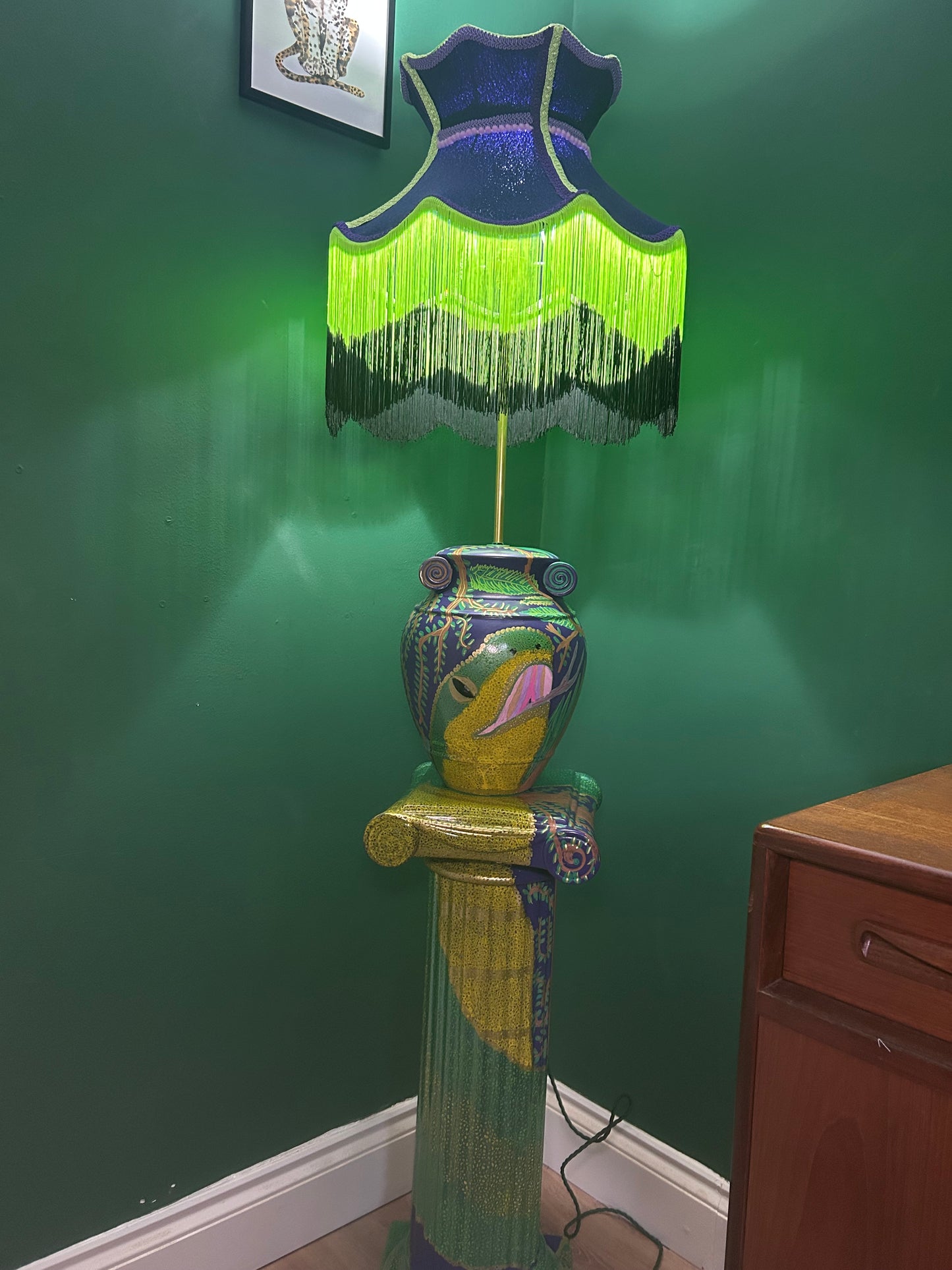 Snake lamp with crown lampshade