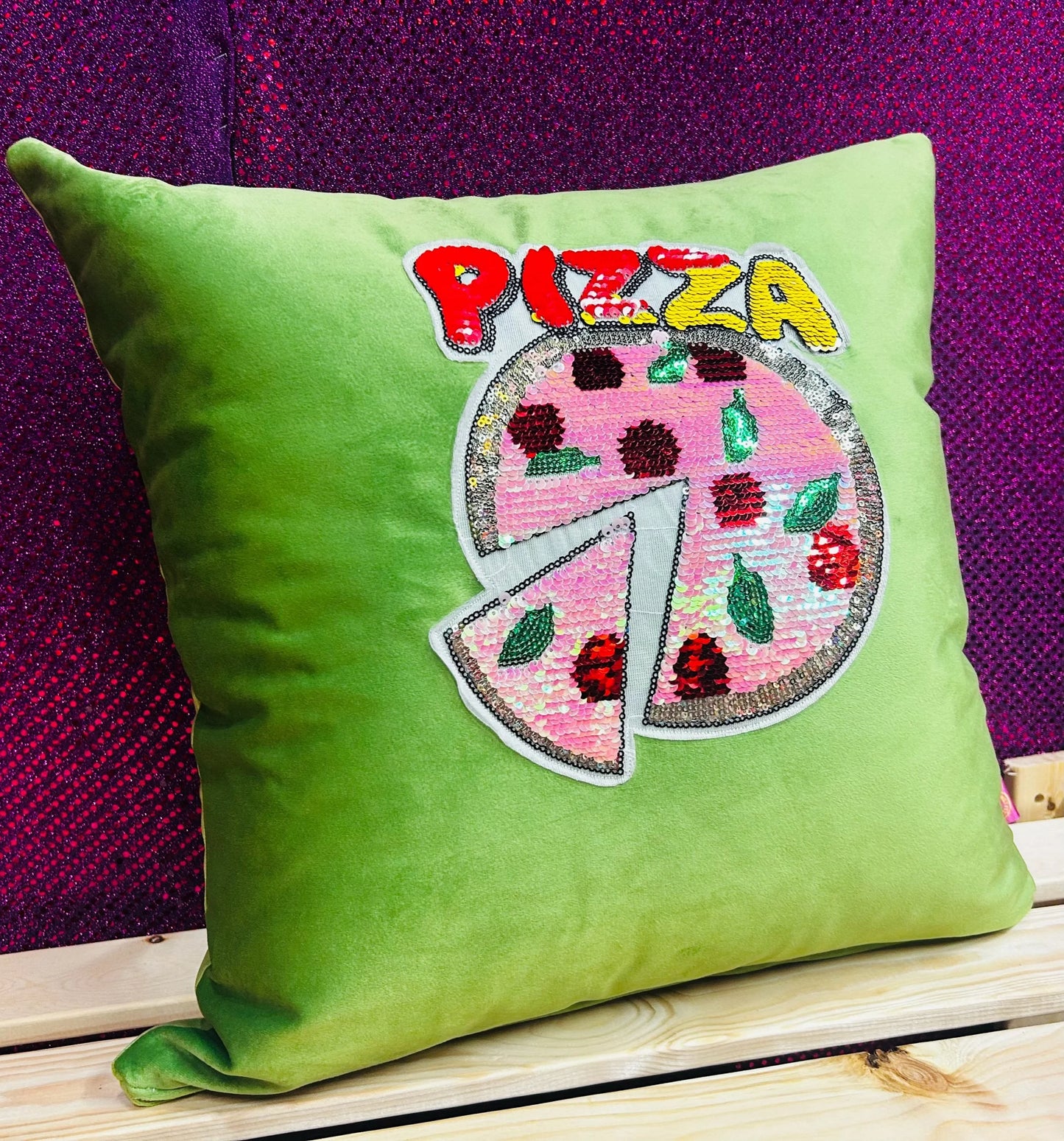 Pizza velvet cushion