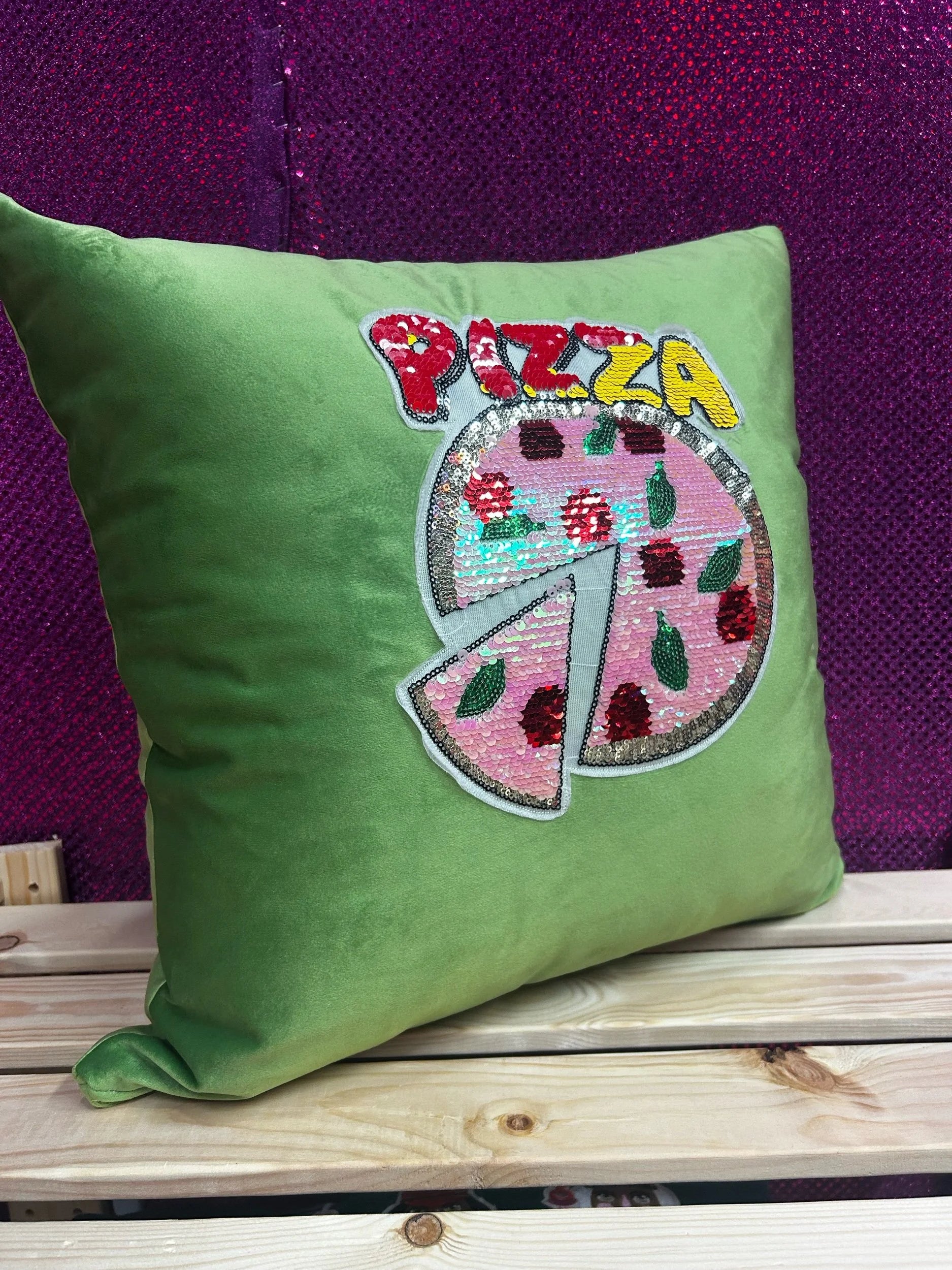 Pizza velvet cushion