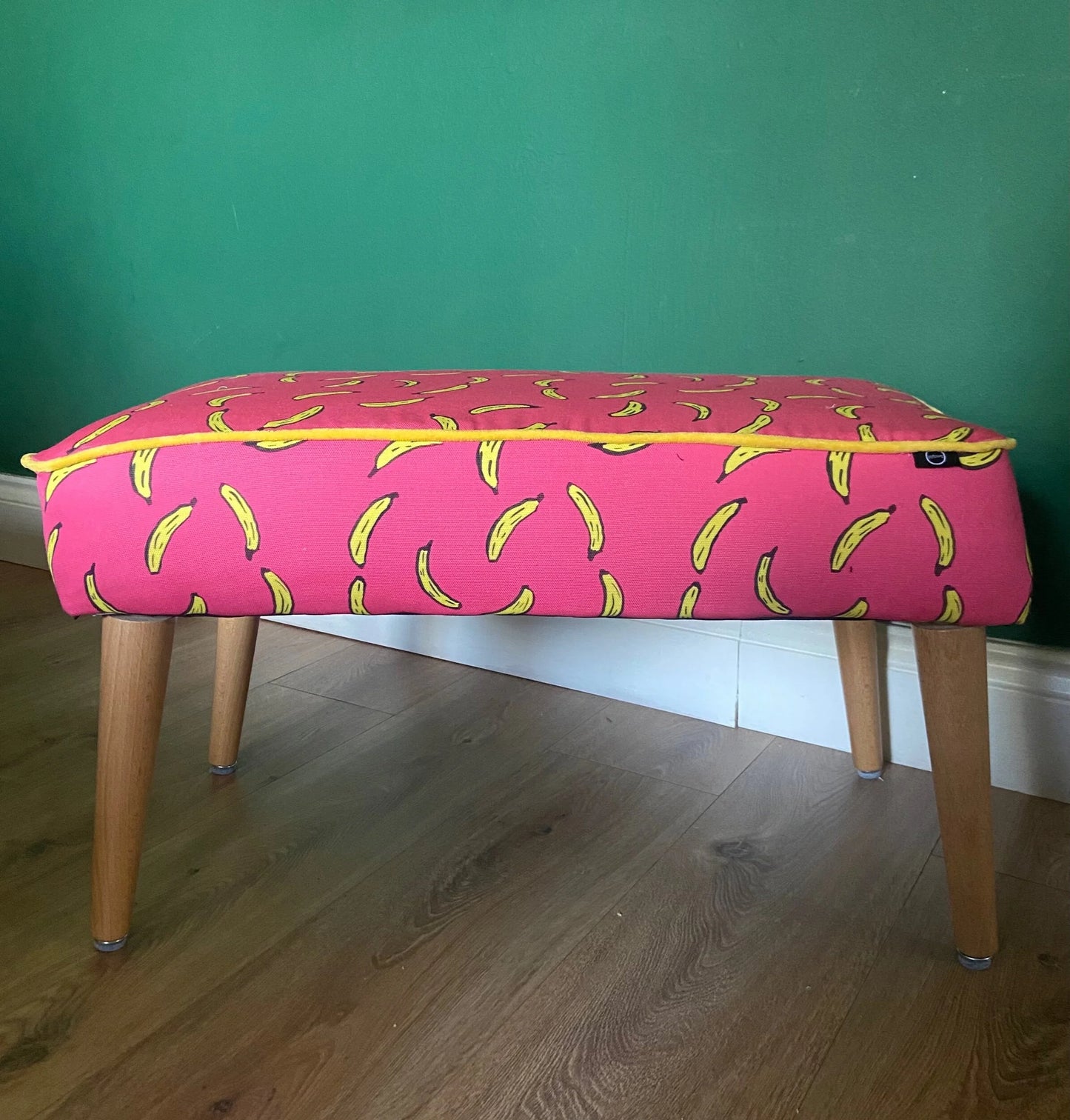 Banana footstool-SQ2875594