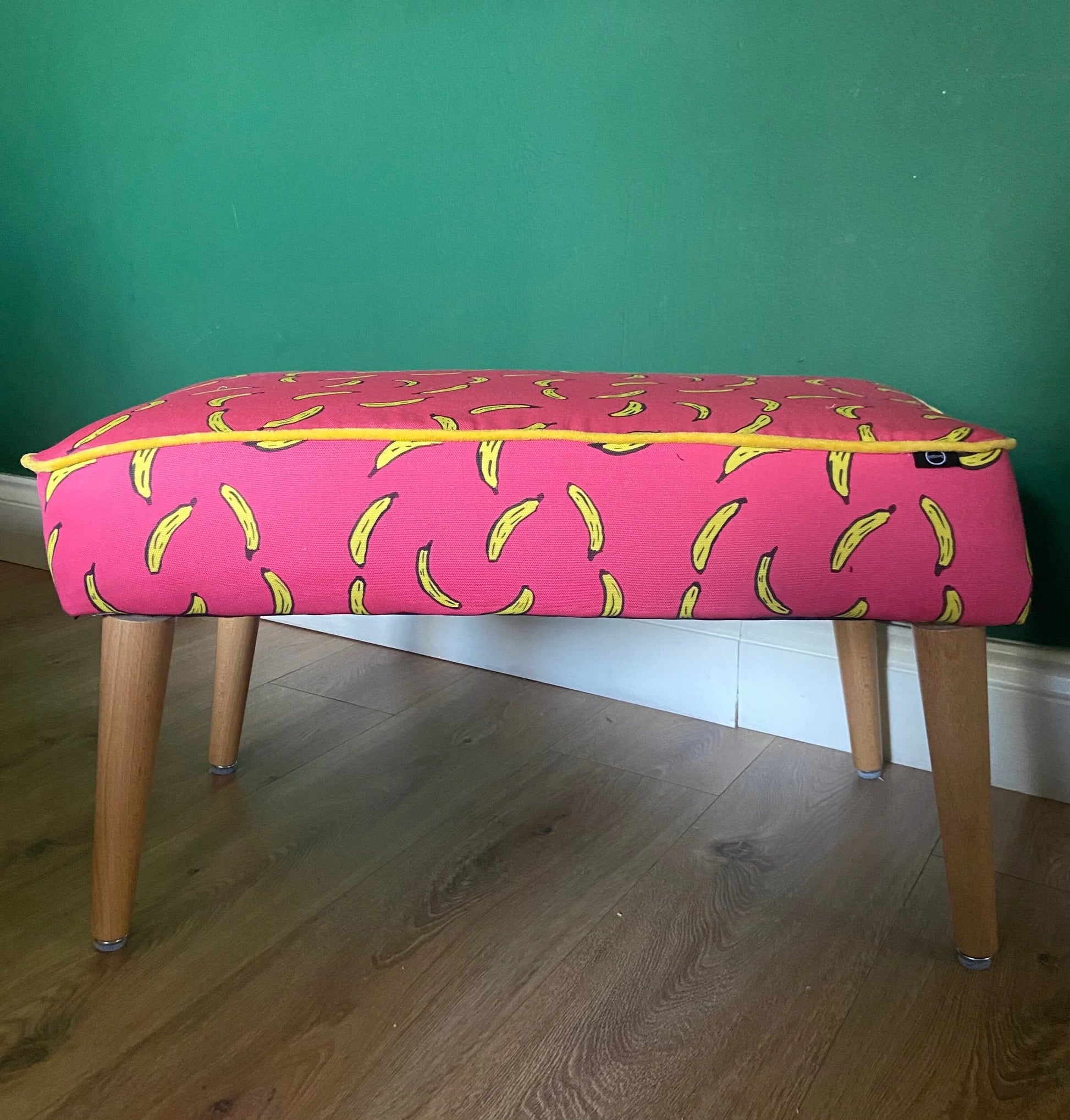 Banana footstool-SQ2875594