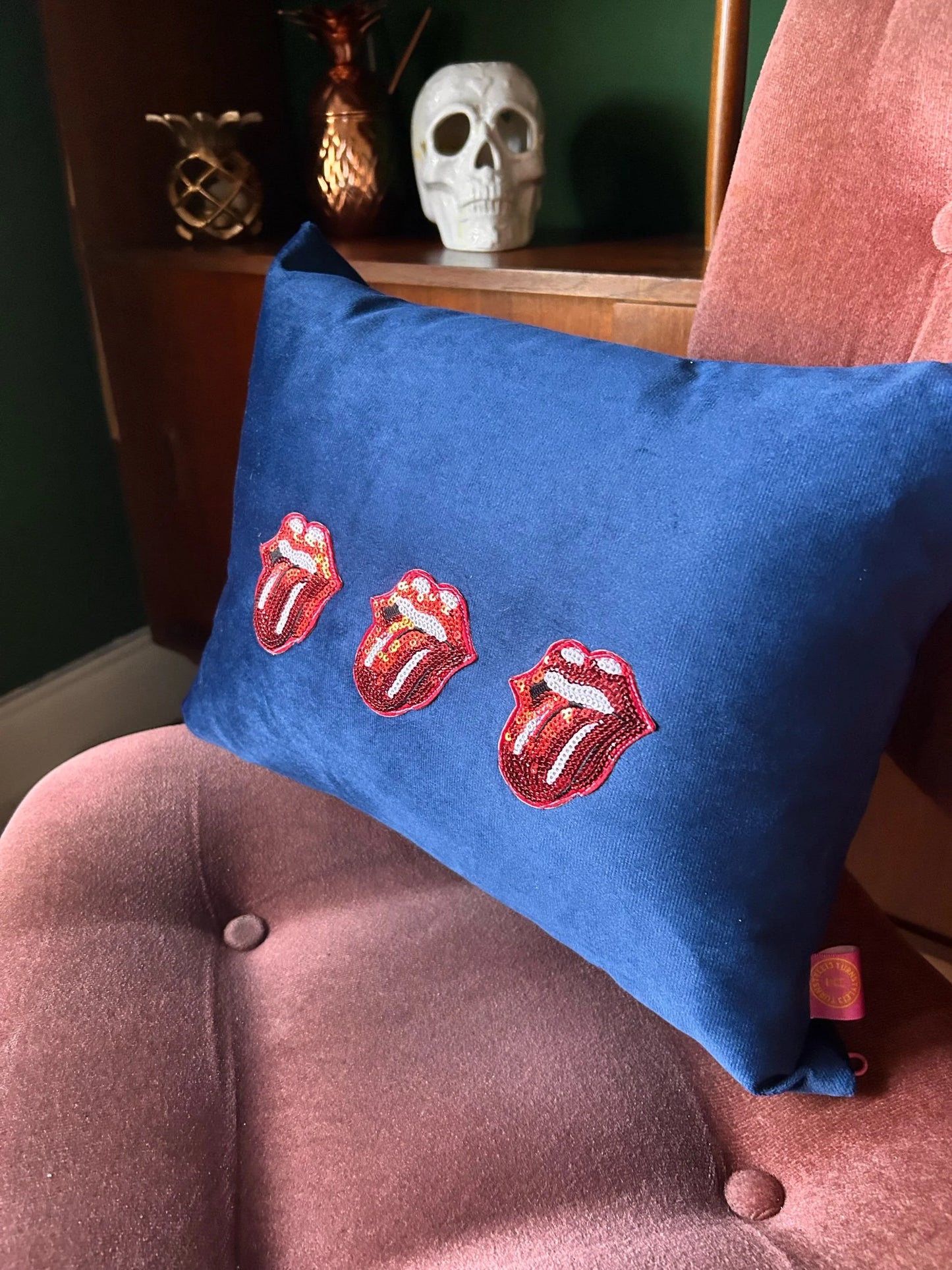 Rolling stone cushion